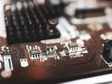 Arm Architecture Ships Record 7.4 Billion Chips in Q2