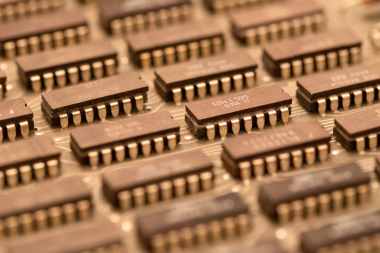 EU countries want chip bill to fund current cutting-edge chip production