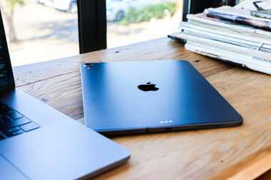 Evans Hankey, Apple's head of hardware design, is rumored to be leaving, and there is no replacement yet