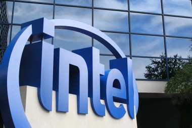 Intel reports 20% revenue drop, cuts full-year 2022 guidance