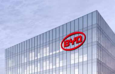 BYD Founder Expects China's New Energy Vehicle Market to Expand Despite Slowing Consumer Battery Demand; Tengshi Luxury Brand Receives 50K+ Orders