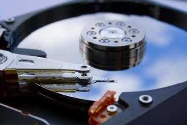 Rise of SSDs Challenges the Future of HDDs in Storage Industry