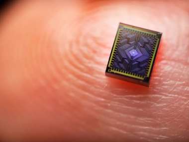 Intel Unveils "Tunnel Falls": Advanced Silicon Spin Qubit