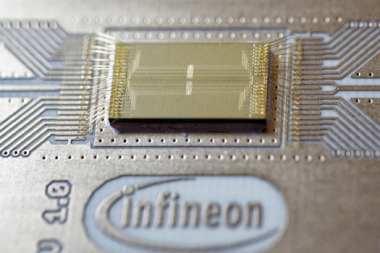 Infineon & eleQtron: 3rd Gen Ion Trap QPUs