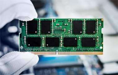 DRAM Prices Plunge 35.7% Amid Market Challenges
