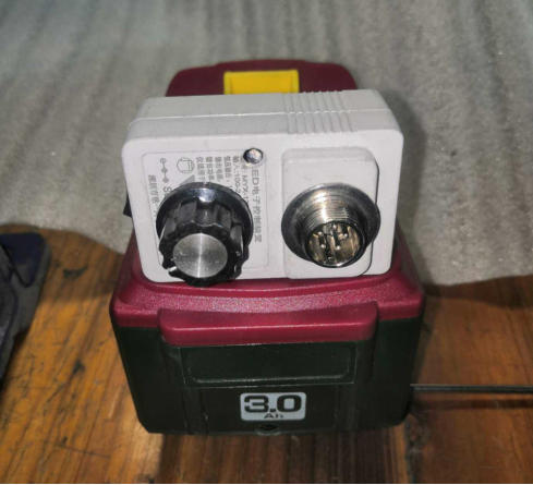 Insert the lithium battery1.png